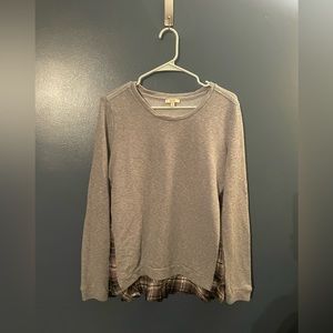 Long sleeve shirt w/ sweatshirt material in front, flannel in back